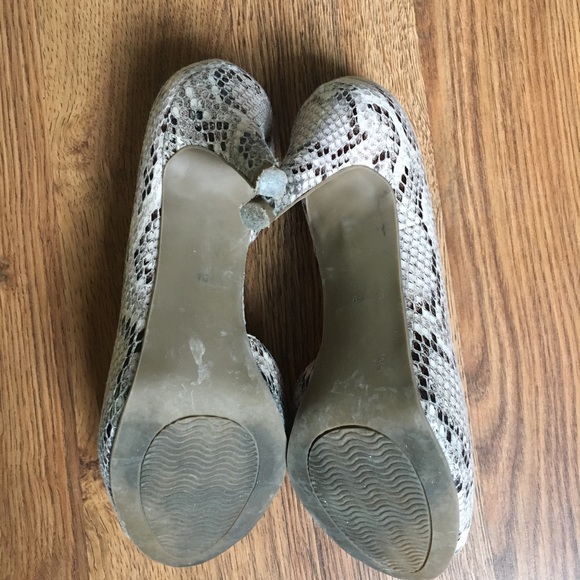 Le Château Beige Snake print Heels US 6 - Picture 4 of 10